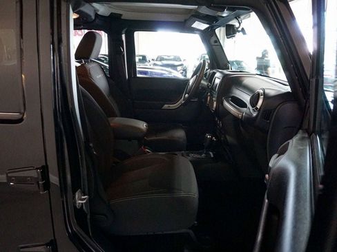 Used 2013 Jeep Wrangler Unlimited Rubicon w/ Connectivity Group image 32