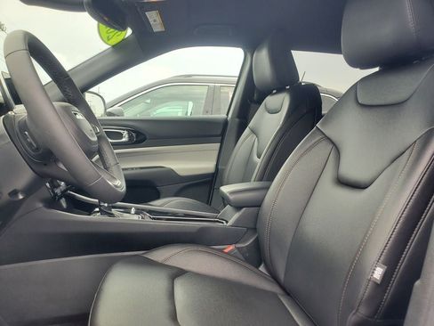Used 2024 Jeep Compass Limited AWD/4WD image 5