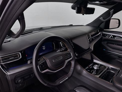 Used 2023 Jeep Grand Wagoneer Series III image 9