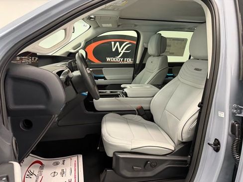 New 2026 Ford Expedition Platinum image 13