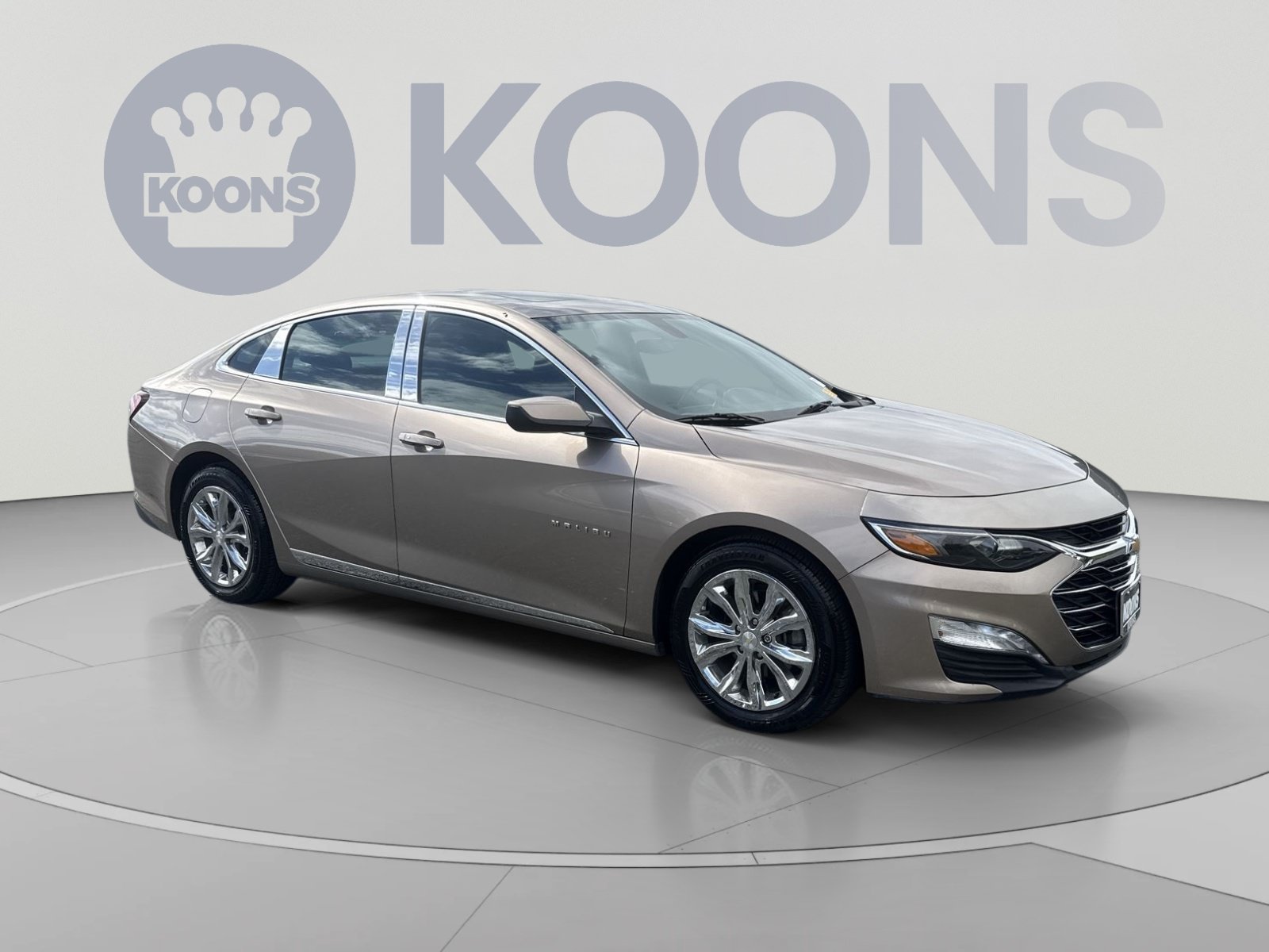 Used 2019 Chevrolet Malibu LT FWD image 2