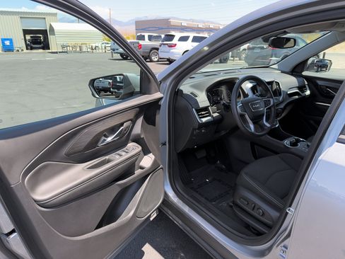 Used 2024 GMC Terrain SLE w/ Driver Convenience Package FWD image 10
