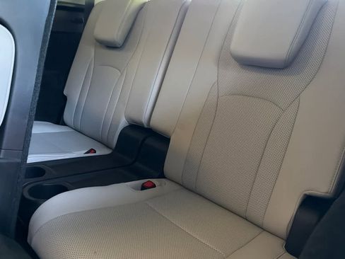 Used 2020 Lexus RX 350L Premium w/ Premium Package AWD/4WD image 16