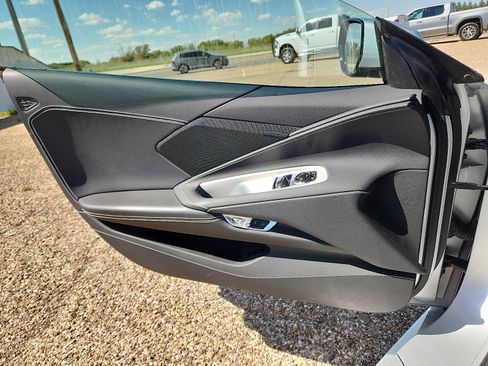 Used 2020 Chevrolet Corvette Stingray w/ Z51 Performance Package image 12