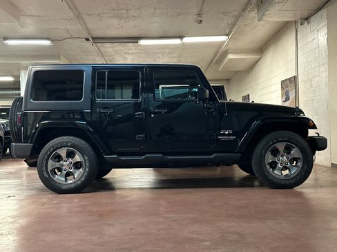 Used 2018 Jeep Wrangler Unlimited Sahara image 6