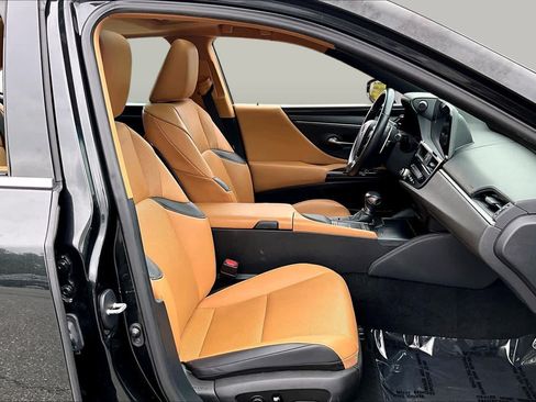 Used 2022 Lexus ES 350 w/ Accessory Package 2 FWD image 9
