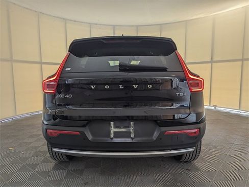 Used 2019 Volvo XC40 T5 Momentum image 10