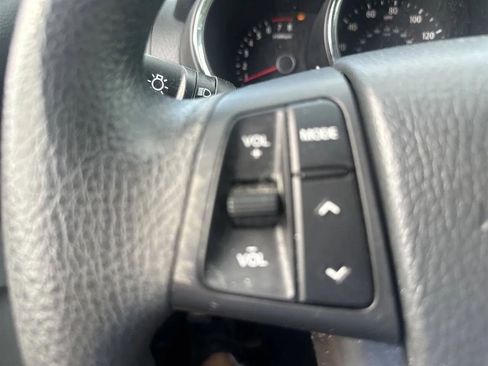 Used 2011 Kia Sorento LX FWD image 29