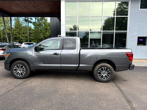 Used 2024 Nissan Titan SV image 2