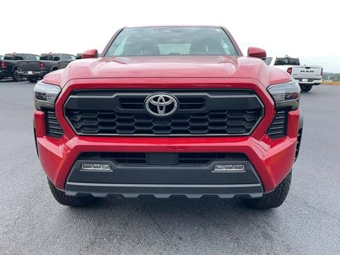 Used 2024 Toyota Tacoma Limited image 2
