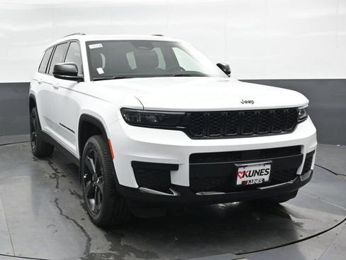 New 2025 Jeep Grand Cherokee L Altitude image 4