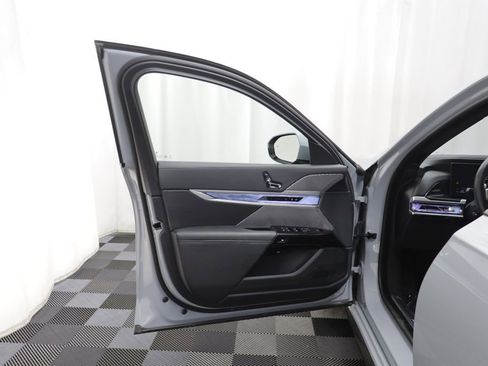 Certified 2025 BMW 740i xDrive AWD/4WD image 4