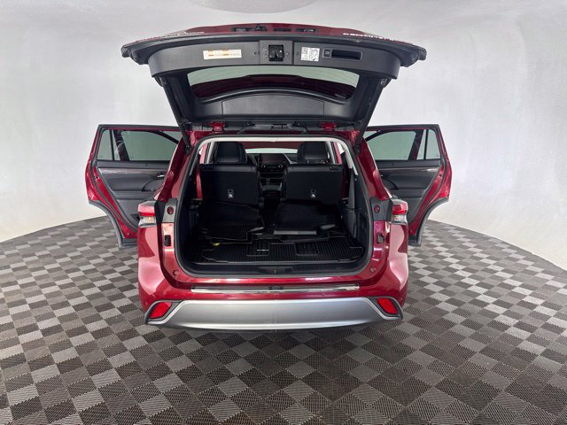 Used 2024 Toyota Highlander Platinum AWD/4WD image 16