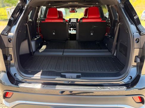 Used 2023 Toyota Highlander XSE AWD/4WD image 18
