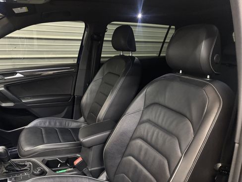 Used 2021 Volkswagen Tiguan SEL Premium R-Line image 9