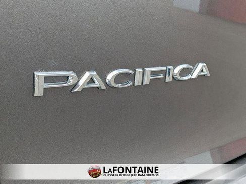 Certified 2023 Chrysler Pacifica Touring-L FWD image 10