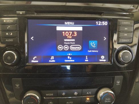 Used 2018 Nissan Rogue SV image 25