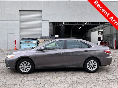 Used 2017 Toyota Camry LE image 7