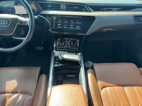 Used 2019 Audi e-tron Prestige w/ Prestige Package AWD/4WD image 10