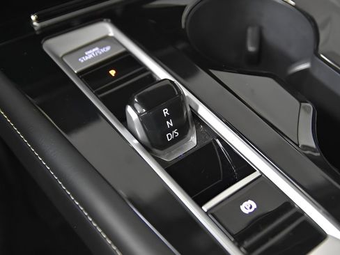 Used 2024 Volkswagen Atlas SE image 29