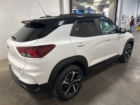 Used 2022 Chevrolet TrailBlazer RS w/ Sun and Liftgate Package image 4