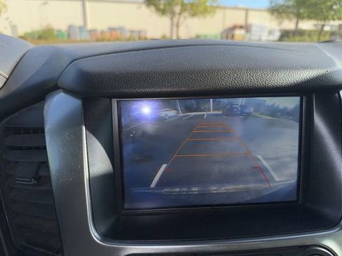 Used 2016 Chevrolet Suburban LT image 4