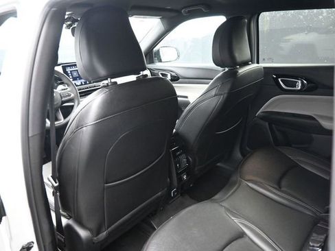 Used 2025 Jeep Compass Limited image 33