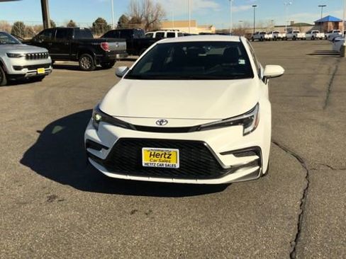 Used 2024 Toyota Corolla SE image 3