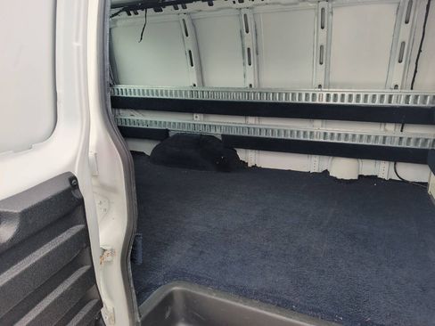 Used 2018 Chevrolet Express 2500 RWD image 17