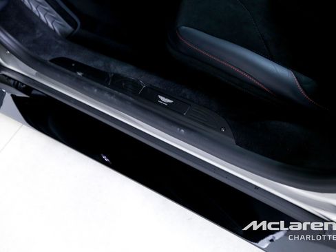 Used 2025 Aston Martin V8 Vantage Coupe image 15