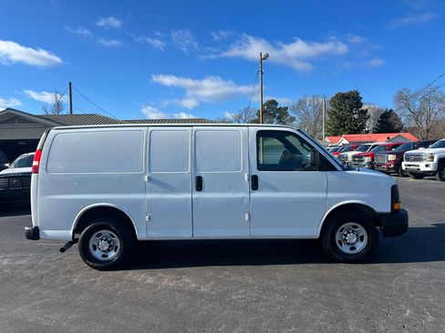 Used 2017 Chevrolet Express 2500 image 4