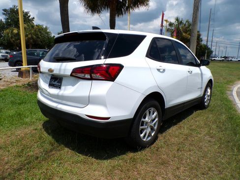 Used 2022 Chevrolet Equinox LS w/ LS Convenience Package image 7
