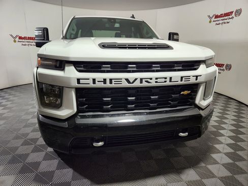 Used 2022 Chevrolet Silverado 2500 Custom w/ Custom Value Package image 3