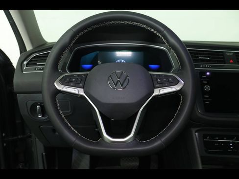 Used 2022 Volkswagen Tiguan SE AWD/4WD image 23