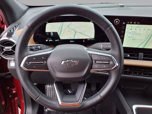 Used 2025 Chevrolet Equinox ACTIV w/ Safety and Technology Package image 13