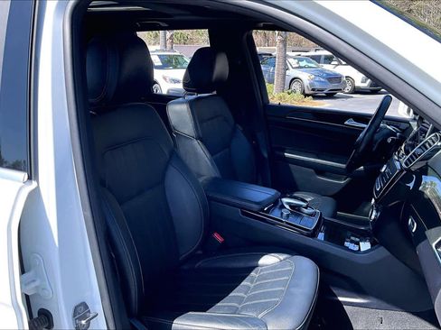 Used 2019 Mercedes-Benz GLE 400 4MATIC image 9