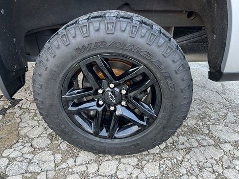 Used 2021 Chevrolet Silverado 1500 LT Trail Boss w/ Convenience Package II image 34