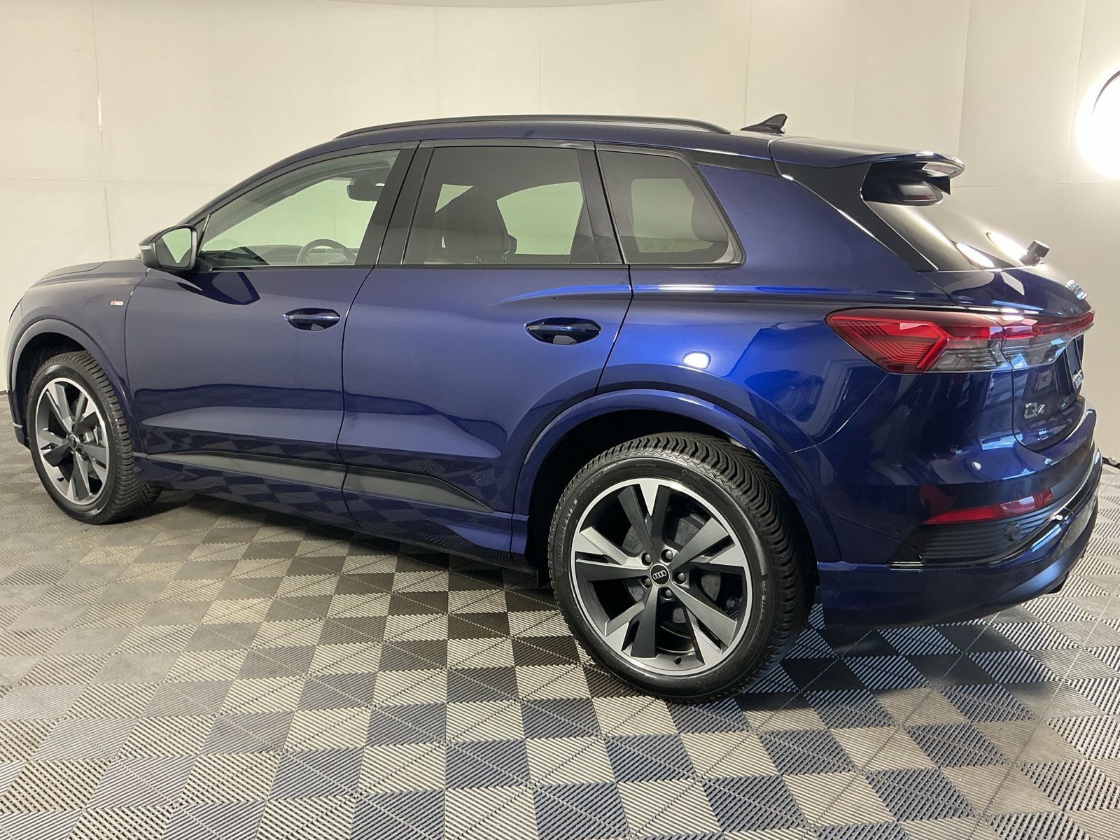 Used 2023 Audi Q4 e-tron Premium w/ Convenience Package AWD/4WD image 6