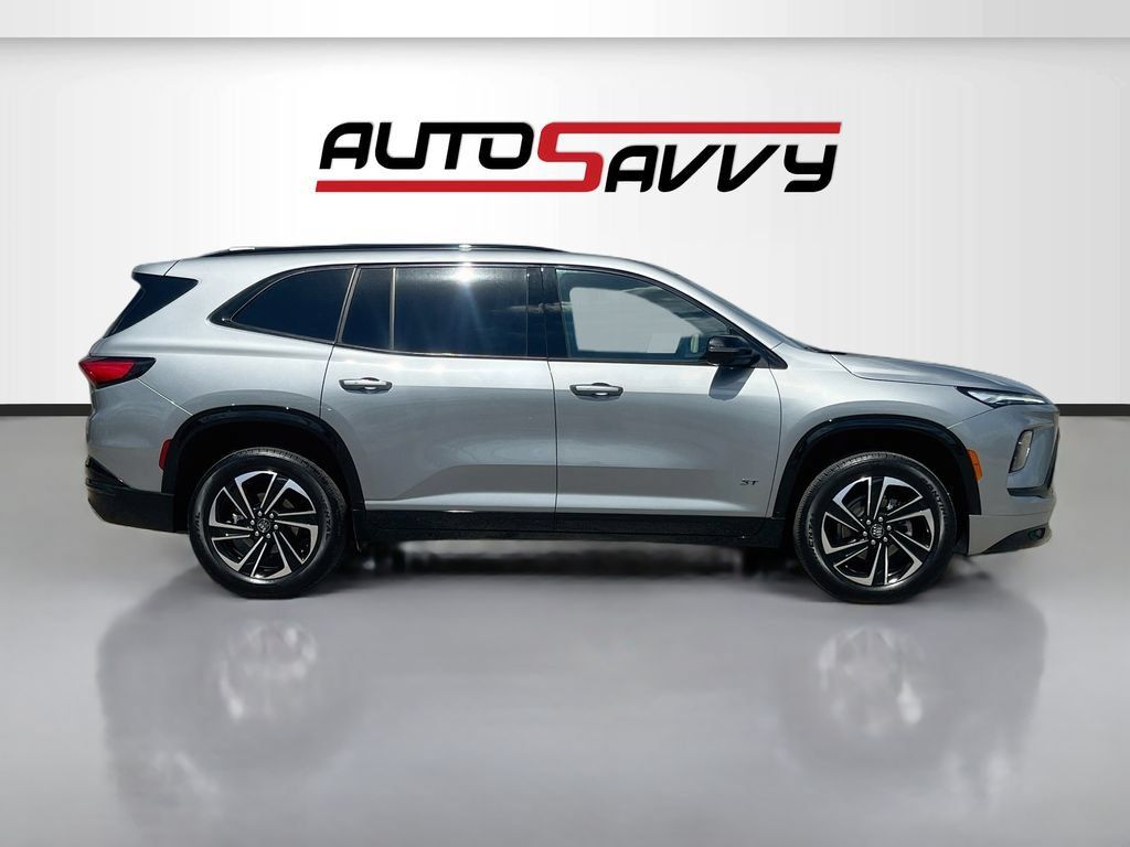 Used 2025 Buick Enclave Sport Touring FWD image 8