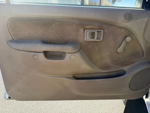 Used 2003 Toyota Tacoma PreRunner RWD image 9