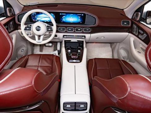Used 2023 Mercedes-Benz Maybach GLS 600 4MATIC image 2