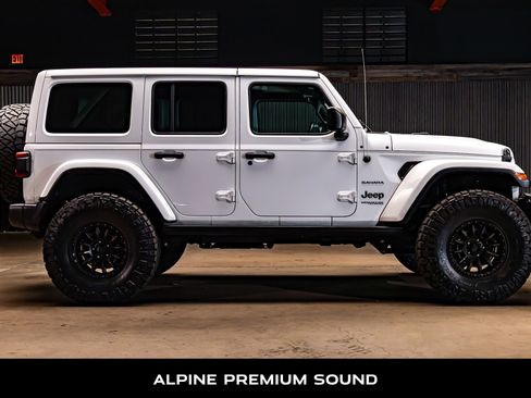 Used 2020 Jeep Wrangler Unlimited Sahara image 11
