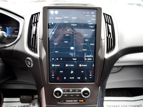 Used 2021 Ford Edge Titanium image 28