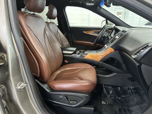 Used 2016 Lincoln MKX Reserve w/ Climate Package image 29