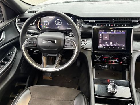 Used 2023 Jeep Grand Cherokee L Laredo RWD image 15