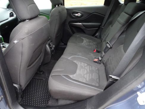 Used 2019 Jeep Cherokee Latitude Lux w/ Comfort & Convenience Group AWD/4WD image 34