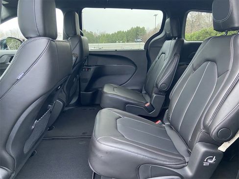 New 2026 Chrysler Pacifica Select image 11