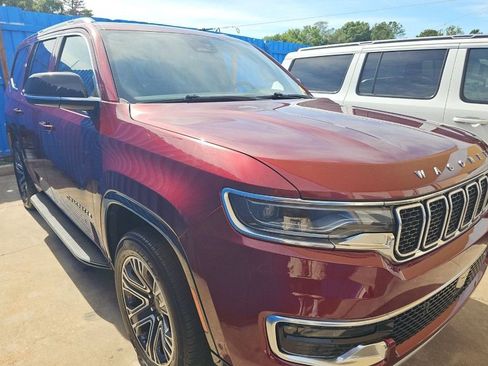 Used 2024 Jeep Wagoneer Series II w/ Flexible Seating Group RWD image 2