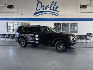 Used 2025 GMC Acadia Elevation video 1