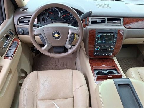 Used 2011 Chevrolet Suburban LTZ image 11